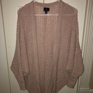 Adorable caccoon AE sweater! Great for layering!!